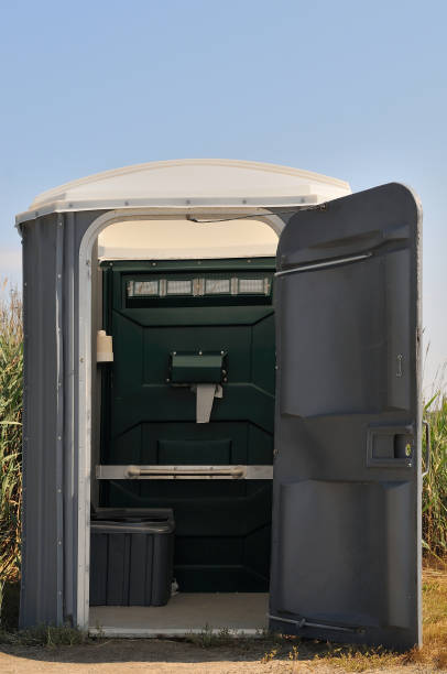 Best Portable bathroom rental  in Hinton, WV